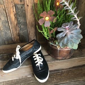 Frye black leather perfect everyday shoe